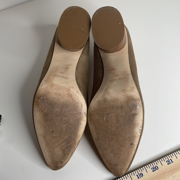 Nine West suede leather heel pumps in light brown/camel, rounded heel,  size 9 M - Picture 7 of 9